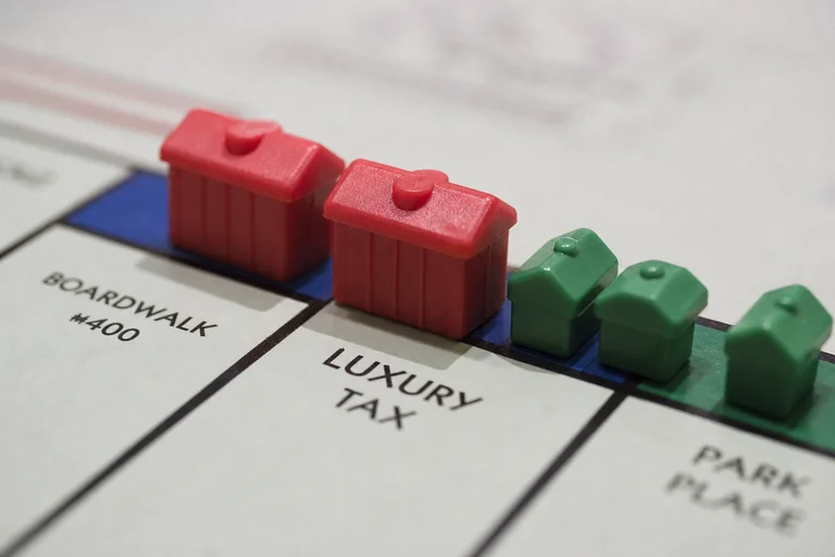 Case e hotel Monopoly sul tabellone